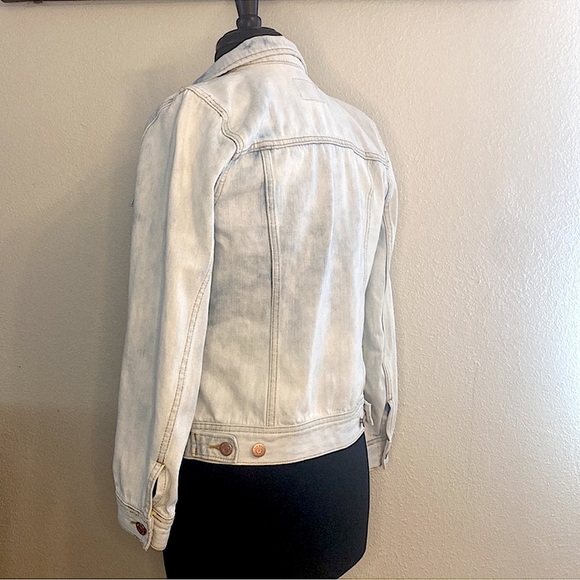 Women’s Old Navy Denim Jacket Size XS - Picture 2 of 3